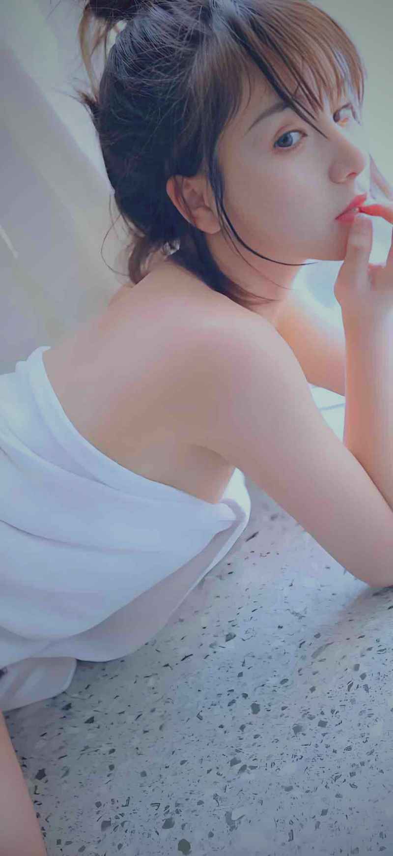摇滚音乐节现场舞台与观众互动场景